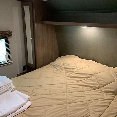 Golden Riverfront Campground Hotell Eksteriør bilde