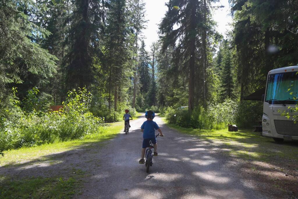 Golden Riverfront Campground Hotell Eksteriør bilde